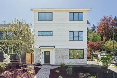 Main picture of 2055 Boyer Ave E