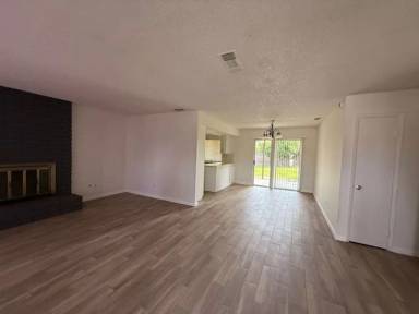Main picture of 2136 S Giddings St