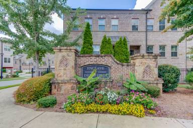 Main picture of 1450 Edgebrook Ct NE