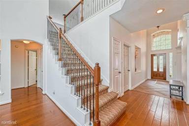 Main picture of 27 Pomerelle Pl