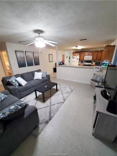 Main picture of 827 Pasler St