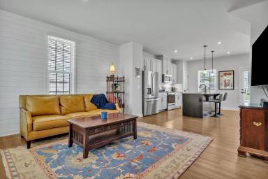 Main picture of 420 Park Ave