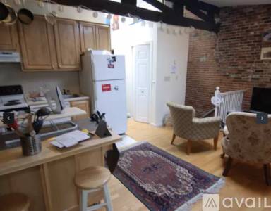 Main picture of 76 Tyler St