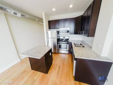 Main picture of 2040 W North Ave