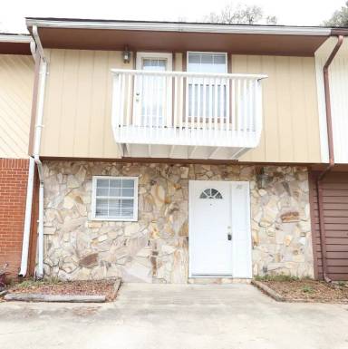 Main picture of 940 Central Ave