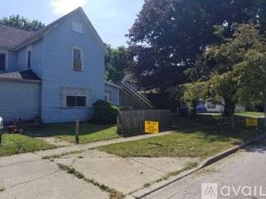 Main picture of 806 S Apperson Way