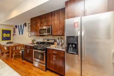 Main picture of 3214 N Racine Ave