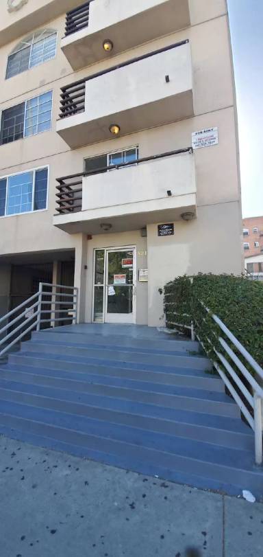 Main picture of 521 S Manhattan Pl