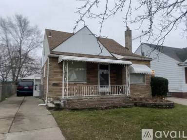 Main picture of 21546 Syracuse Ave