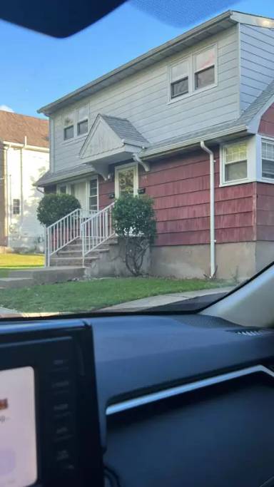 Main picture of 220 Columbia Ave