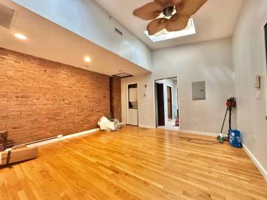 Main picture of 831 Chapel St