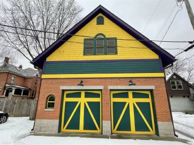 Main picture of 925 Dennison Ave