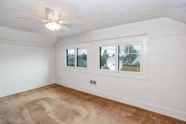 Main picture of 142 SE 81st Ave