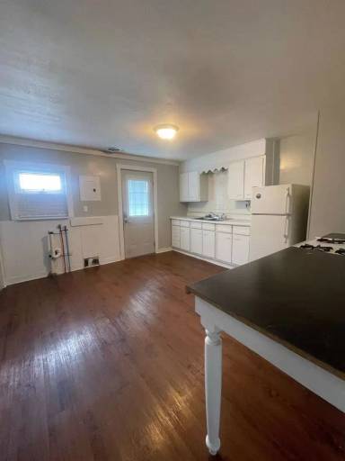 Main picture of 301 E Memorial Dr