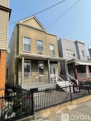 Main picture of 62 Liberty Ave