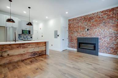 Main picture of 2835 W Diamond St