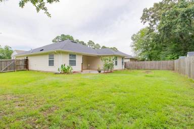 Main picture of 143 Creekview Dr