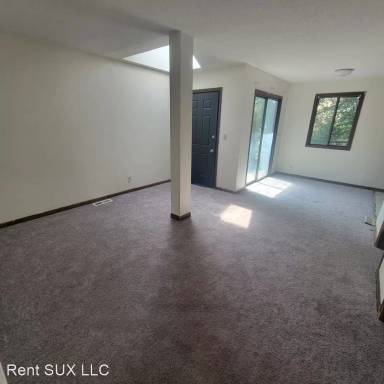 Main picture of 901 Virginia St