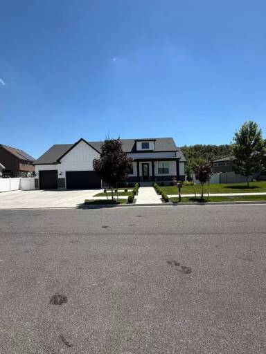 Main picture of 607 E Old Post Office Rd