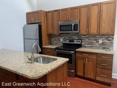 Main picture of 60 Crompton Ave