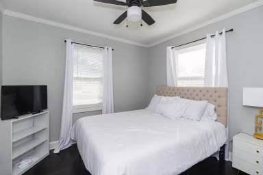 Main picture of 2922 W 43rd Ter