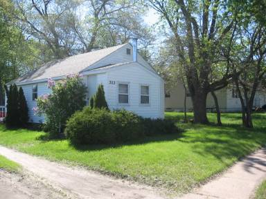 Main picture of 319 3rd St E