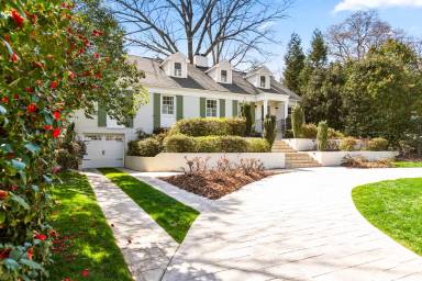 Main picture of 203 Elmwood Dr