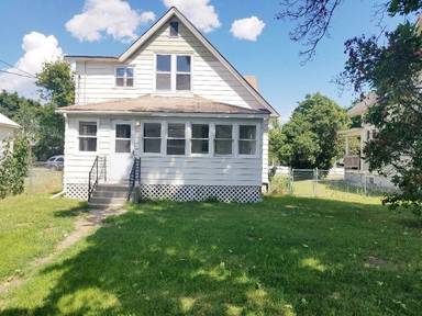 Main picture of 636 3rd Ave W