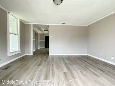 Main picture of 210 E 13th St