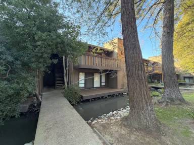 Main picture of 2404 Larkspur Ln