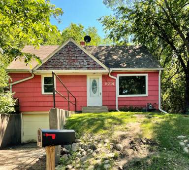 Main picture of 238 6th St SE