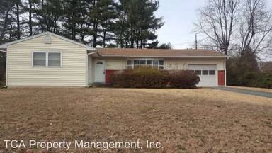 Main picture of 422 Holiday Dr
