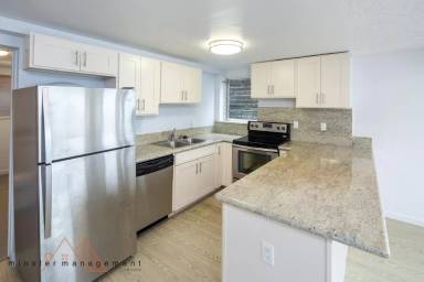 Main picture of 2569 Peter St