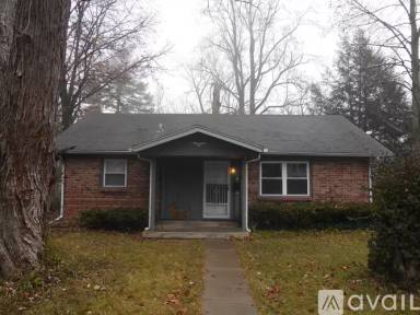 Main picture of 813 S Mitchell St
