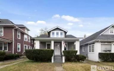 Main picture of 41 Chapel Ave