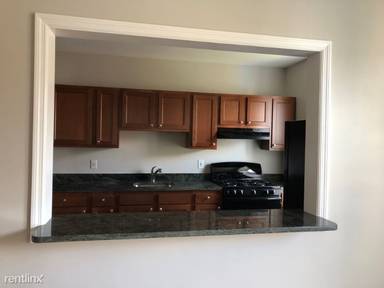 Main picture of 490 Tremont Ave