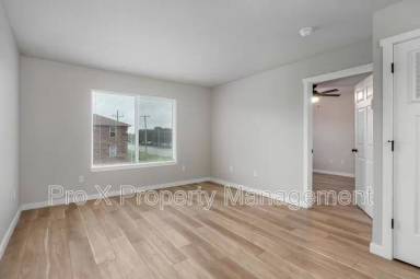 Main picture of 2213 E Macs Ct