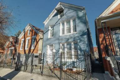 Main picture of 2845 S Christiana Ave