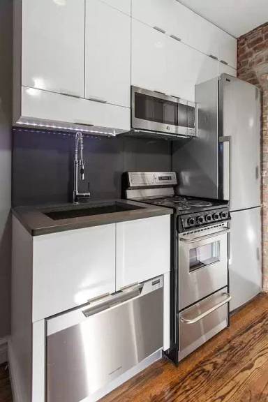 Main picture of 234 W 14th St