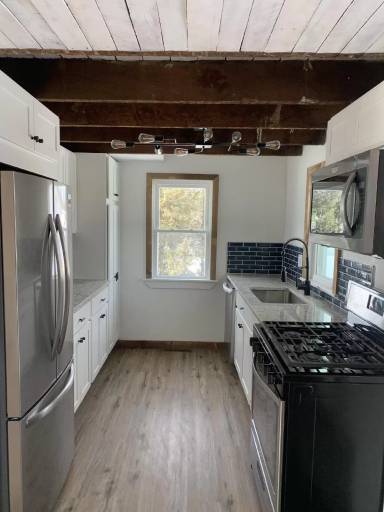 Main picture of 560 Blooming Grove Rd
