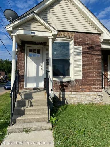 Main picture of 240 E Fourth St