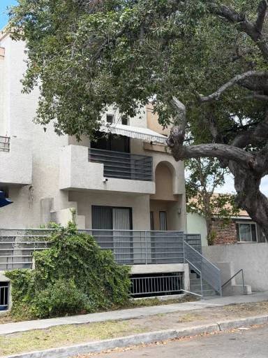 Main picture of 1801 W Victory Blvd