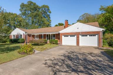 Main picture of 1003 Forestview Dr