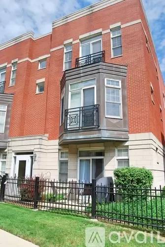 Main picture of 808 W University Ln