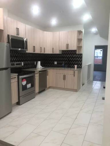 Main picture of 810 N Holly St