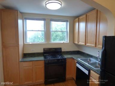 Main picture of 2923 N Sacramento Ave