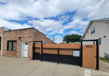 Main picture of 6222 W Addison St