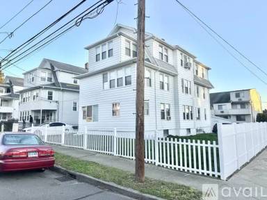 Main picture of 69 Tremont Ave