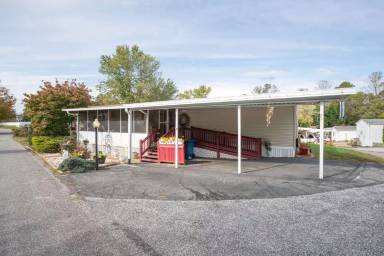Main picture of 21 Violet Dr