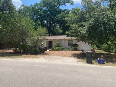 Main picture of 120 SW 25th St